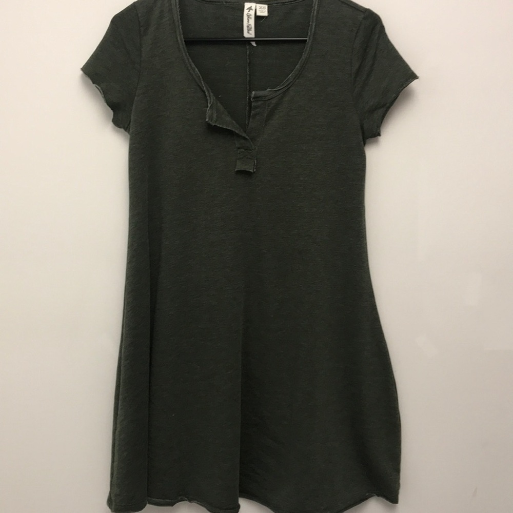 Short sleeve dark green dress. Super comfortable!!